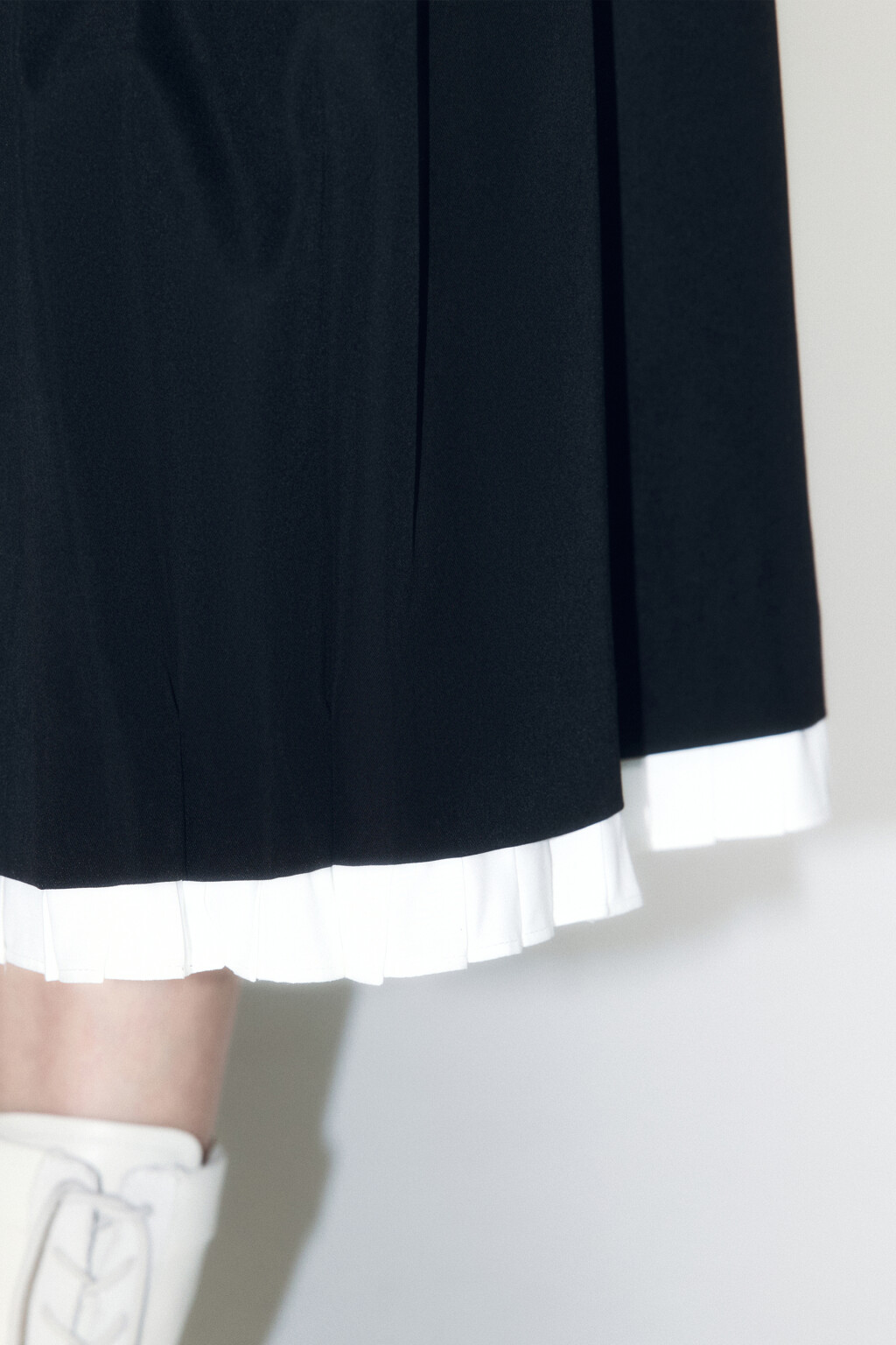 Юбка миди в складку с контрастной подкладкой - цвет черный - 7