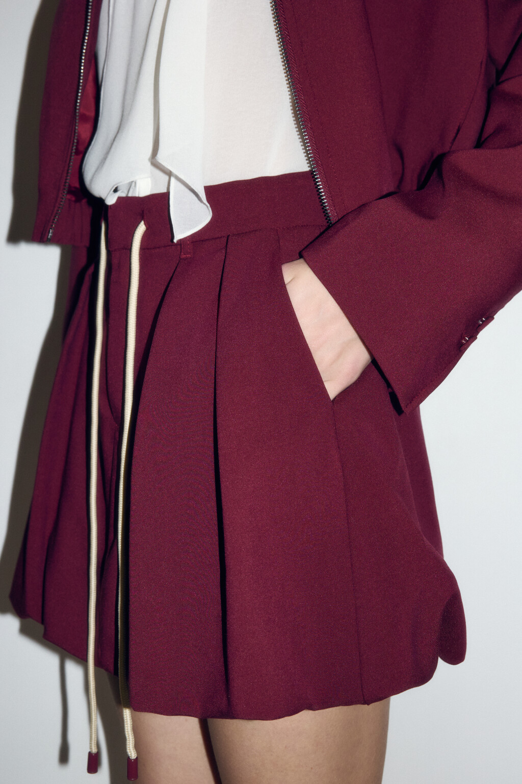 Юбка-баллон мини со шнурком на поясе - цвет бордовый - 6