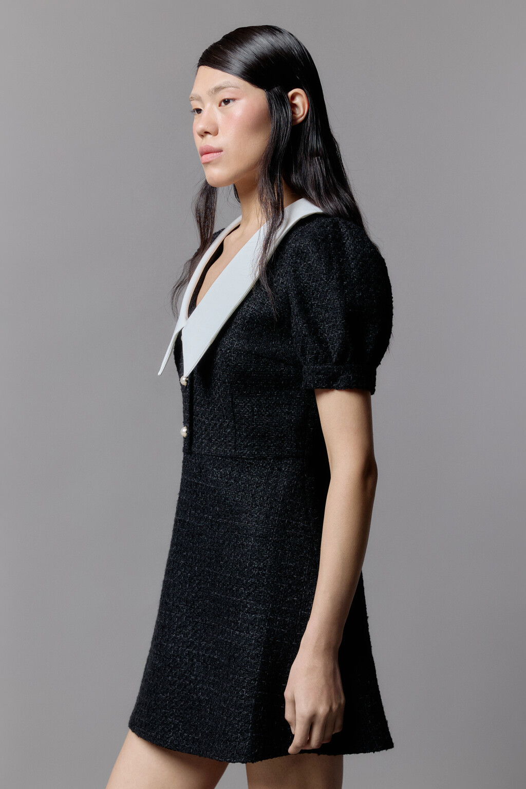 Платье мини твидовое с белым воротничком - цвет черный - 3
