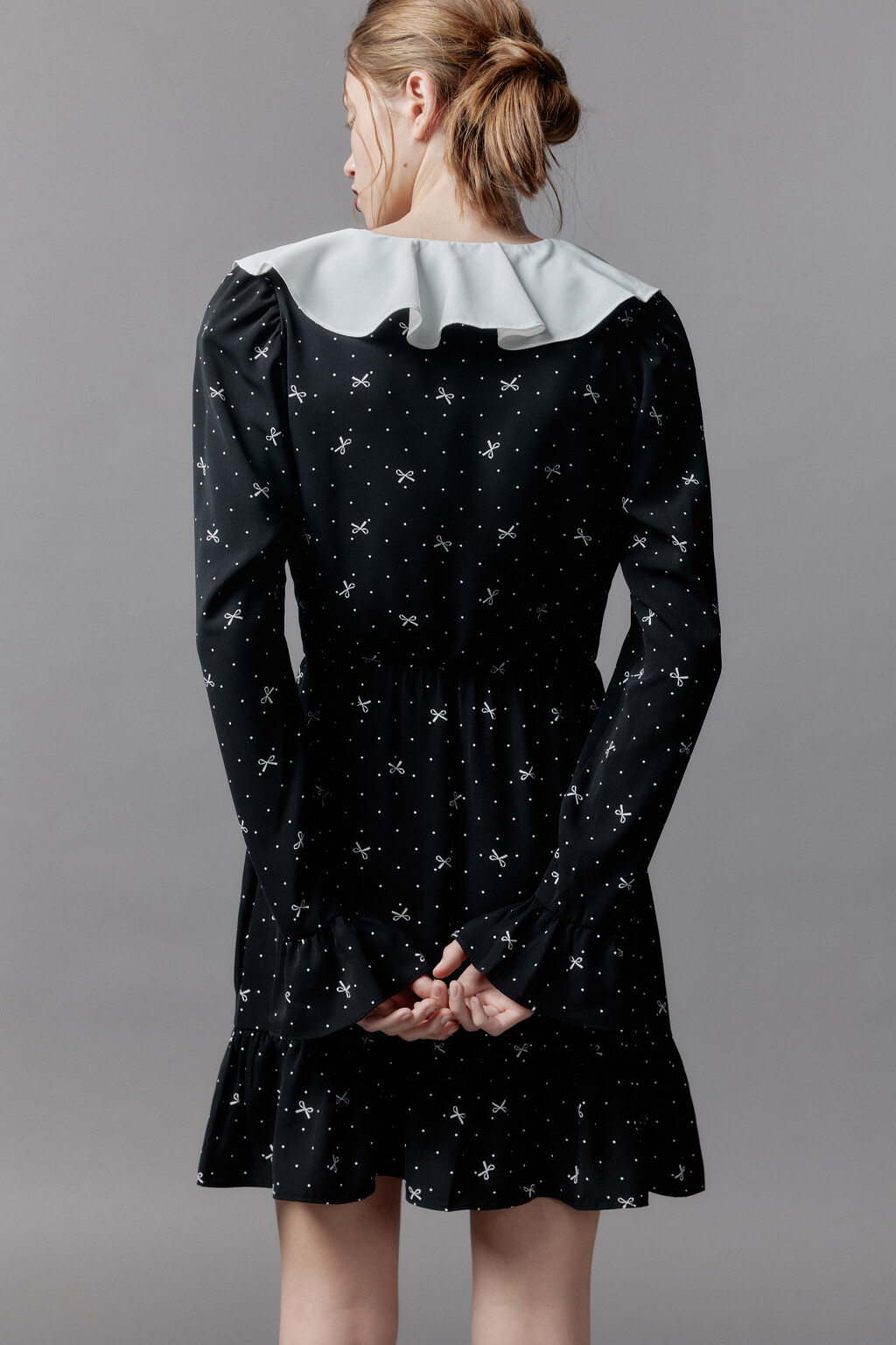 Платье мини с воланами и воротничком - цвет черный - 2