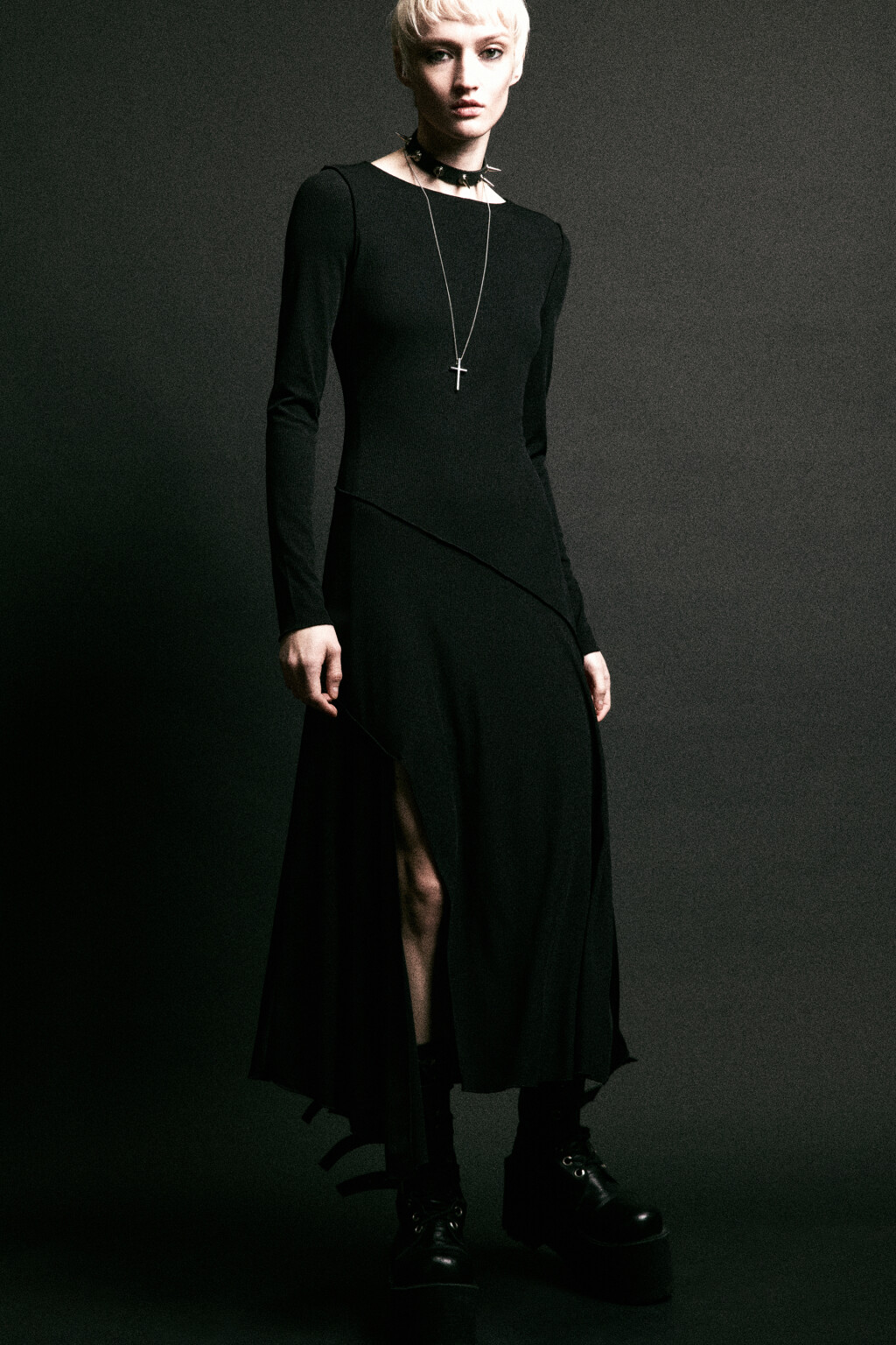 Платье миди с асимметричным низом и разрезом - цвет черный - 1