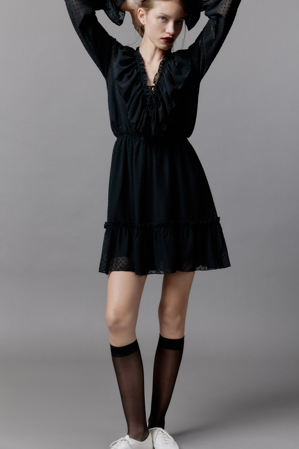 Платье мини шифоновое с воланами и завязками - цвет черный - 1