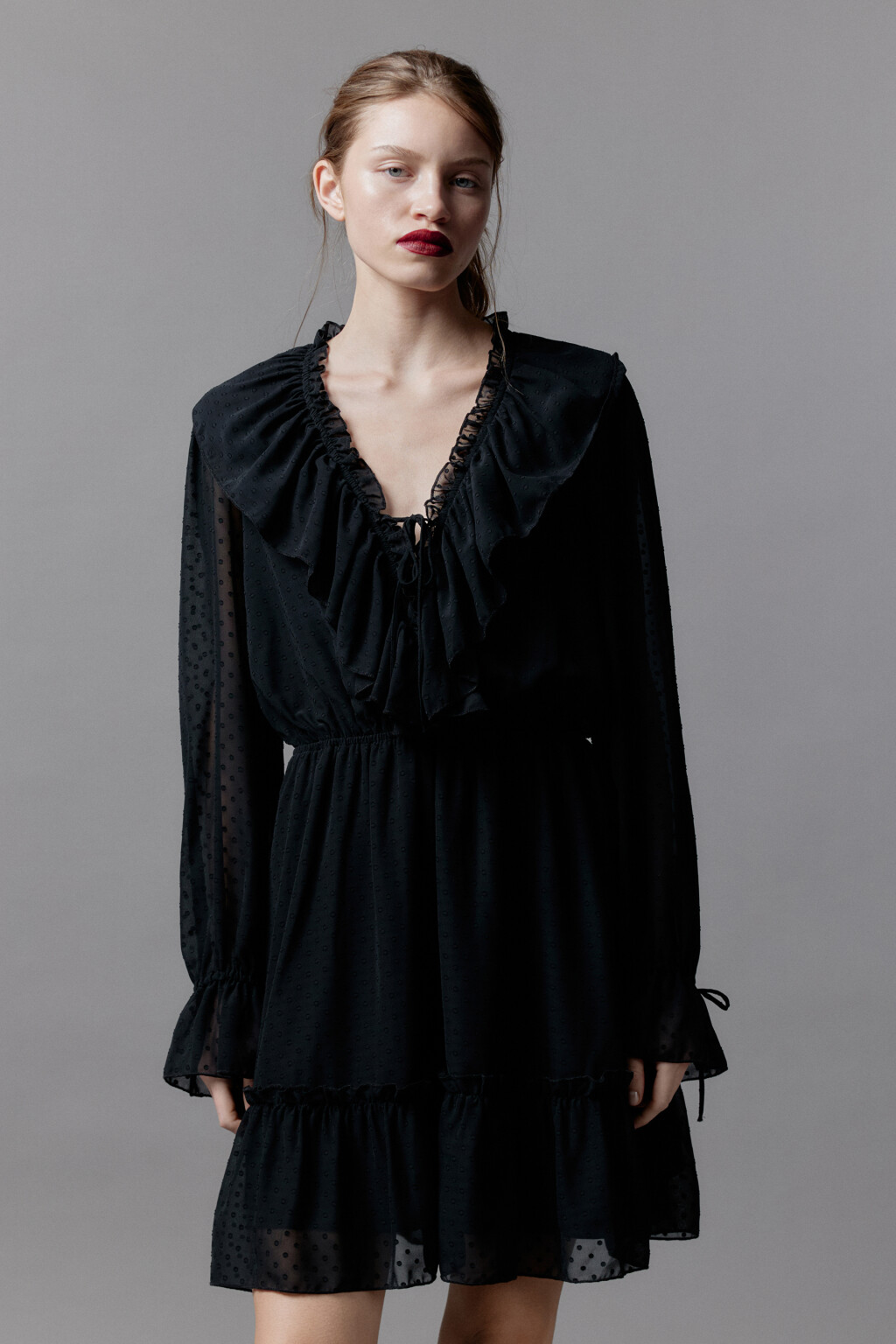 Платье мини шифоновое с воланами и завязками - цвет черный - 2