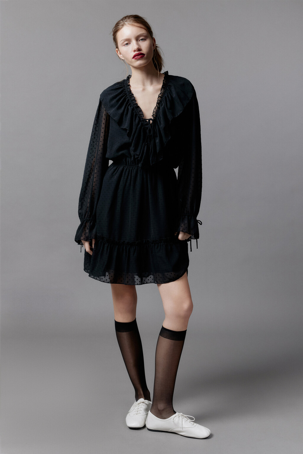 Платье мини шифоновое с воланами и завязками - цвет черный - 5