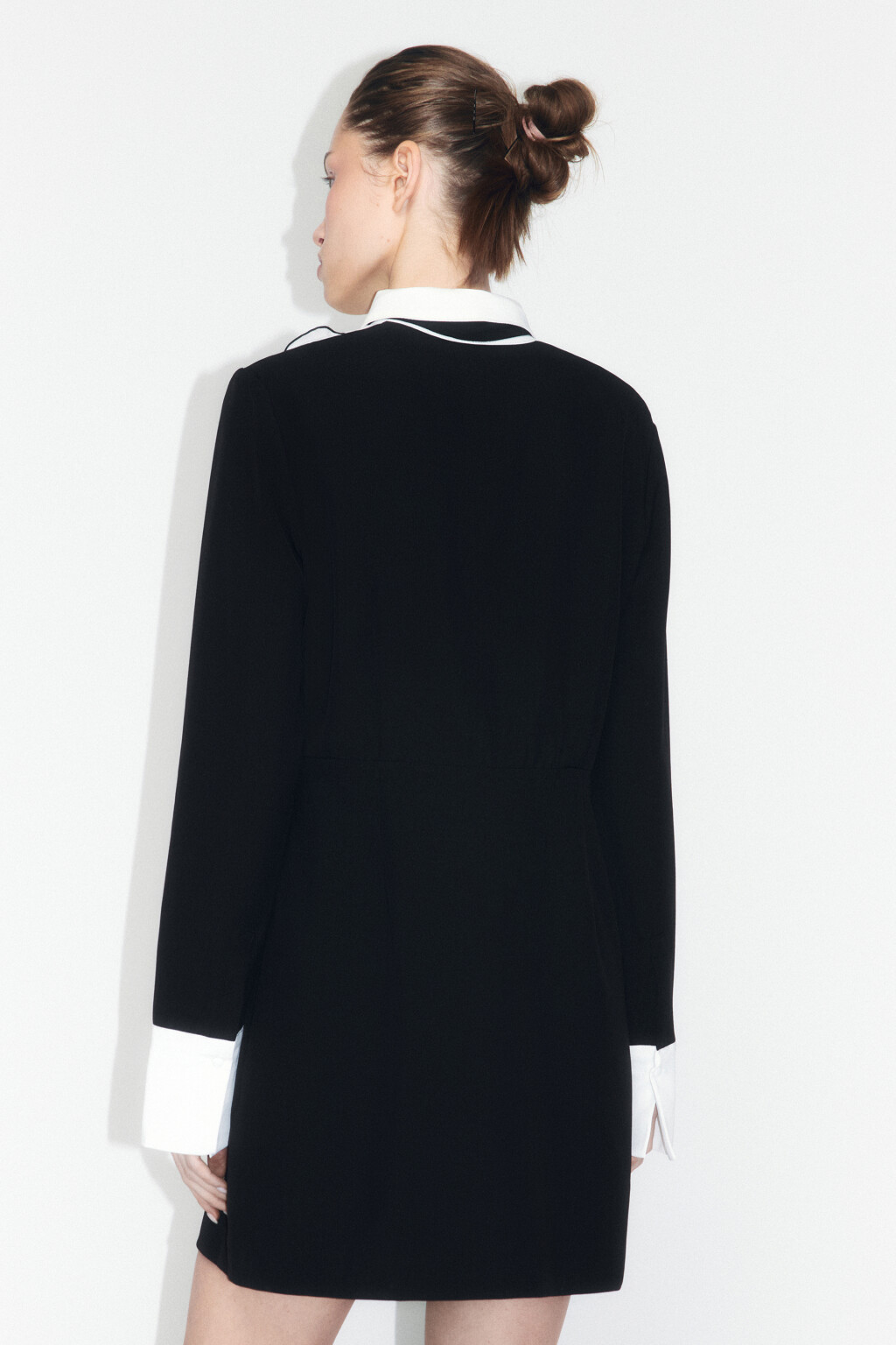 Платье мини с контрастными воланами - цвет черный - 3
