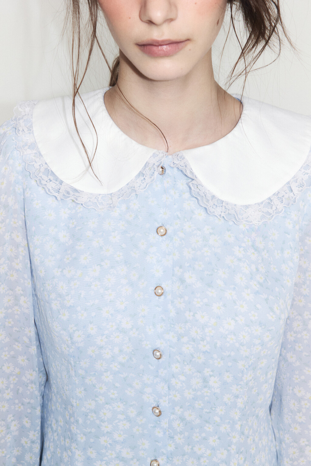 Платье мини с белым воротничком и оборками - цвет голубой - 5