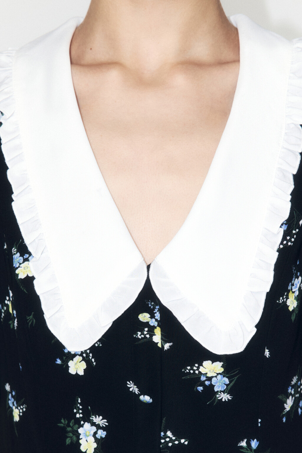 Платье миди приталенное с белым воротничком - цвет черный - 6