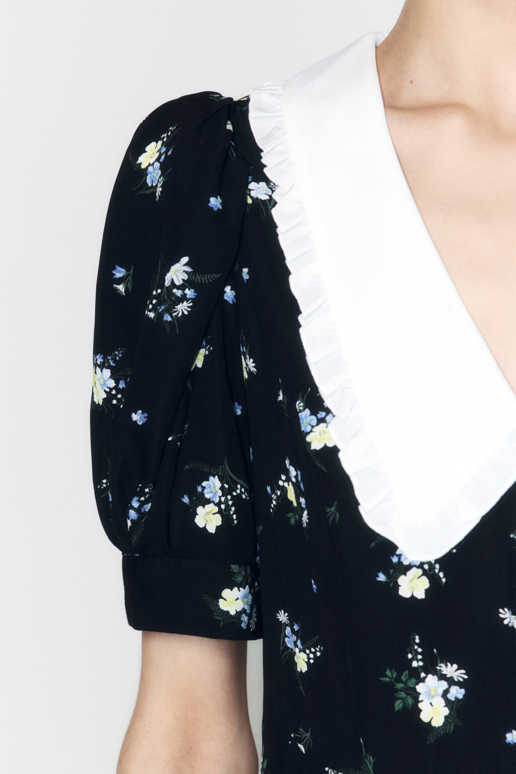 Платье миди приталенное с белым воротничком - цвет черный - 7