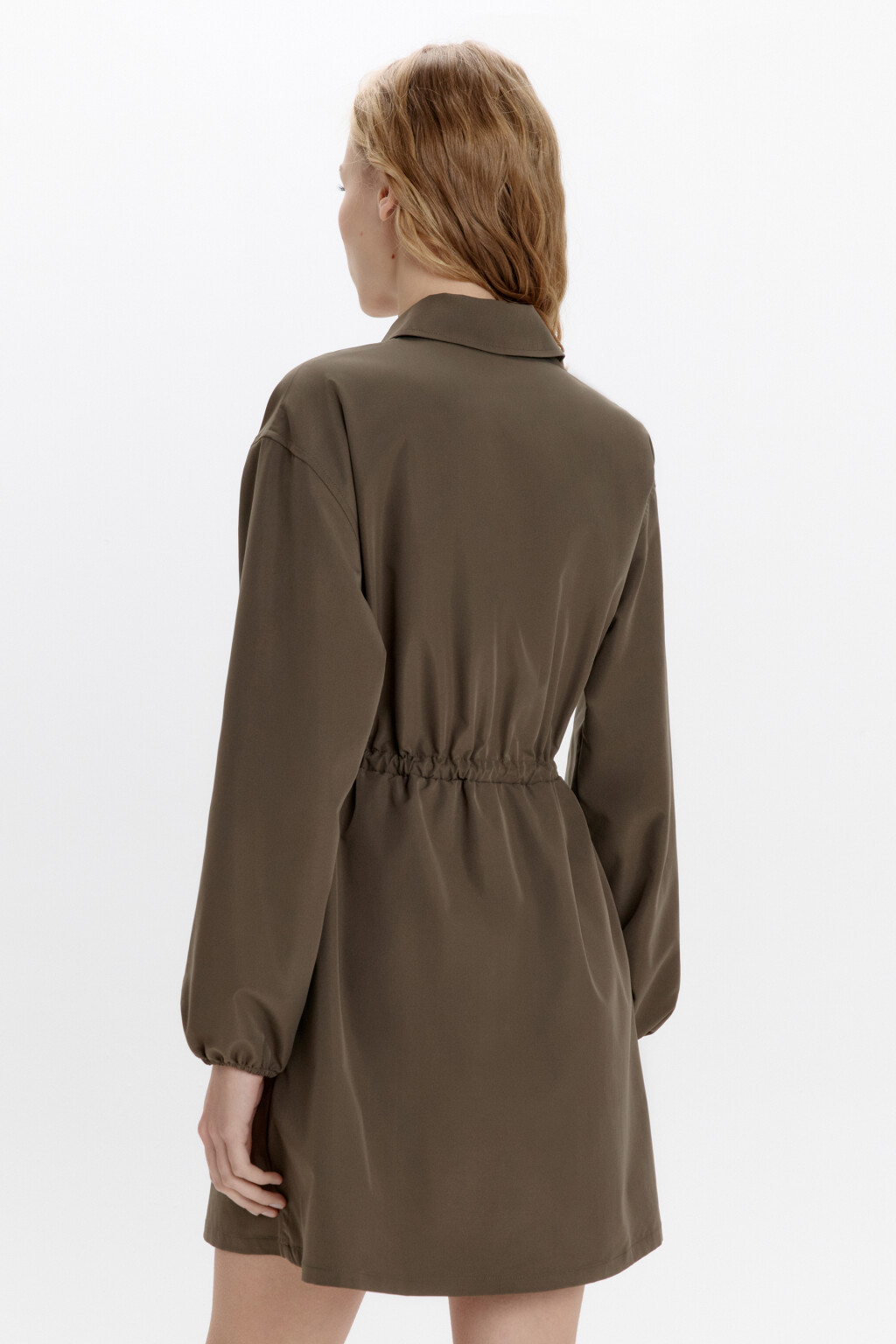 Платье-рубашка мини с поясом на завязках - цвет зеленый - 4