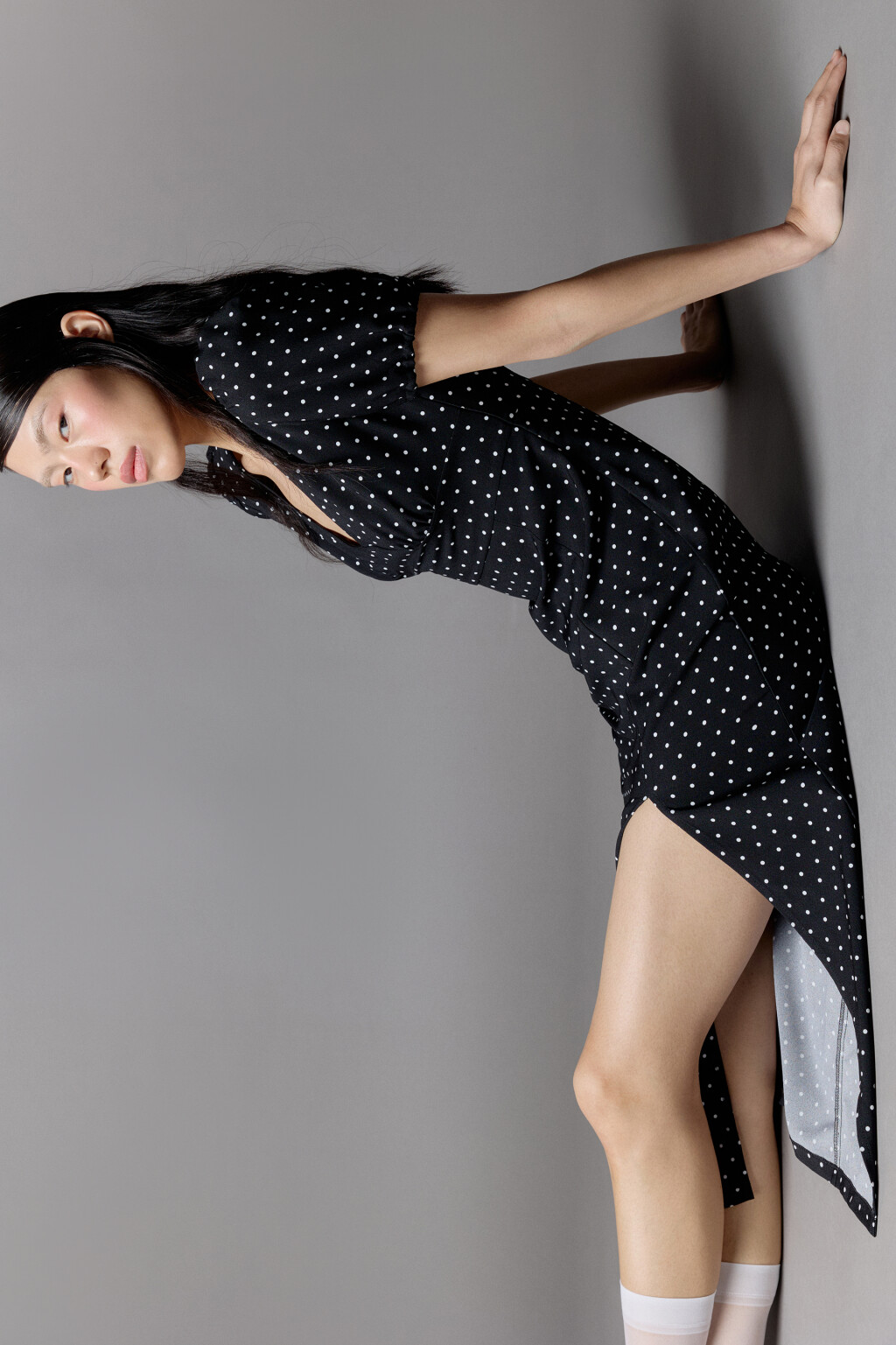 Платье миди приталенное с разрезом - цвет черный - 9