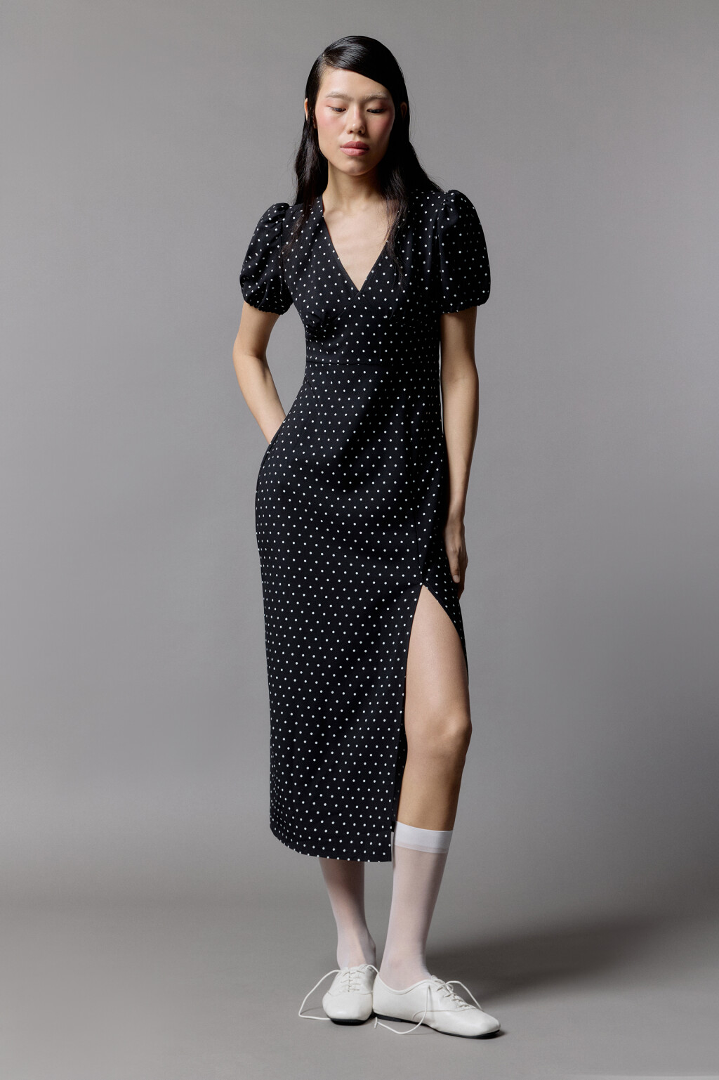 Платье миди приталенное с разрезом - цвет черный - 4