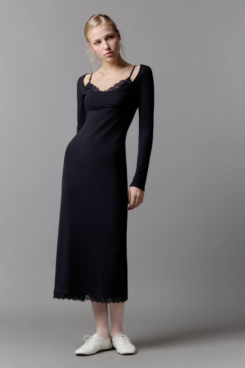 Платье миди в рубчик с кружевной отделкой - цвет черный - 2