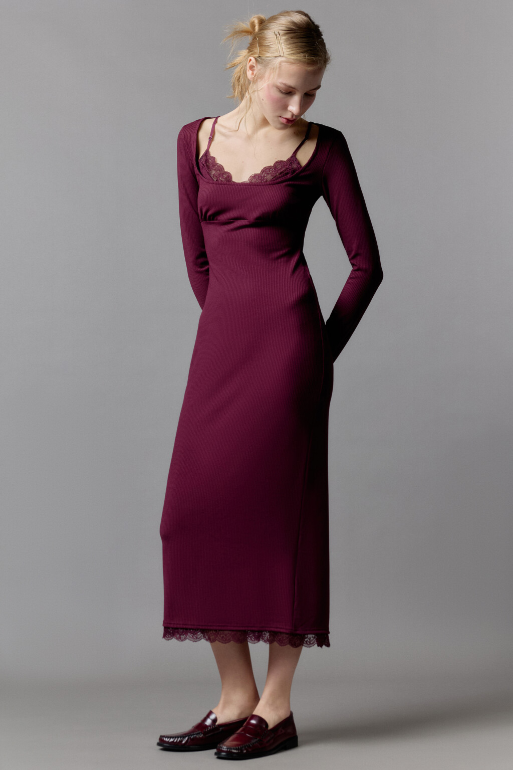 Платье миди в рубчик с кружевной отделкой - цвет бордовый - 1