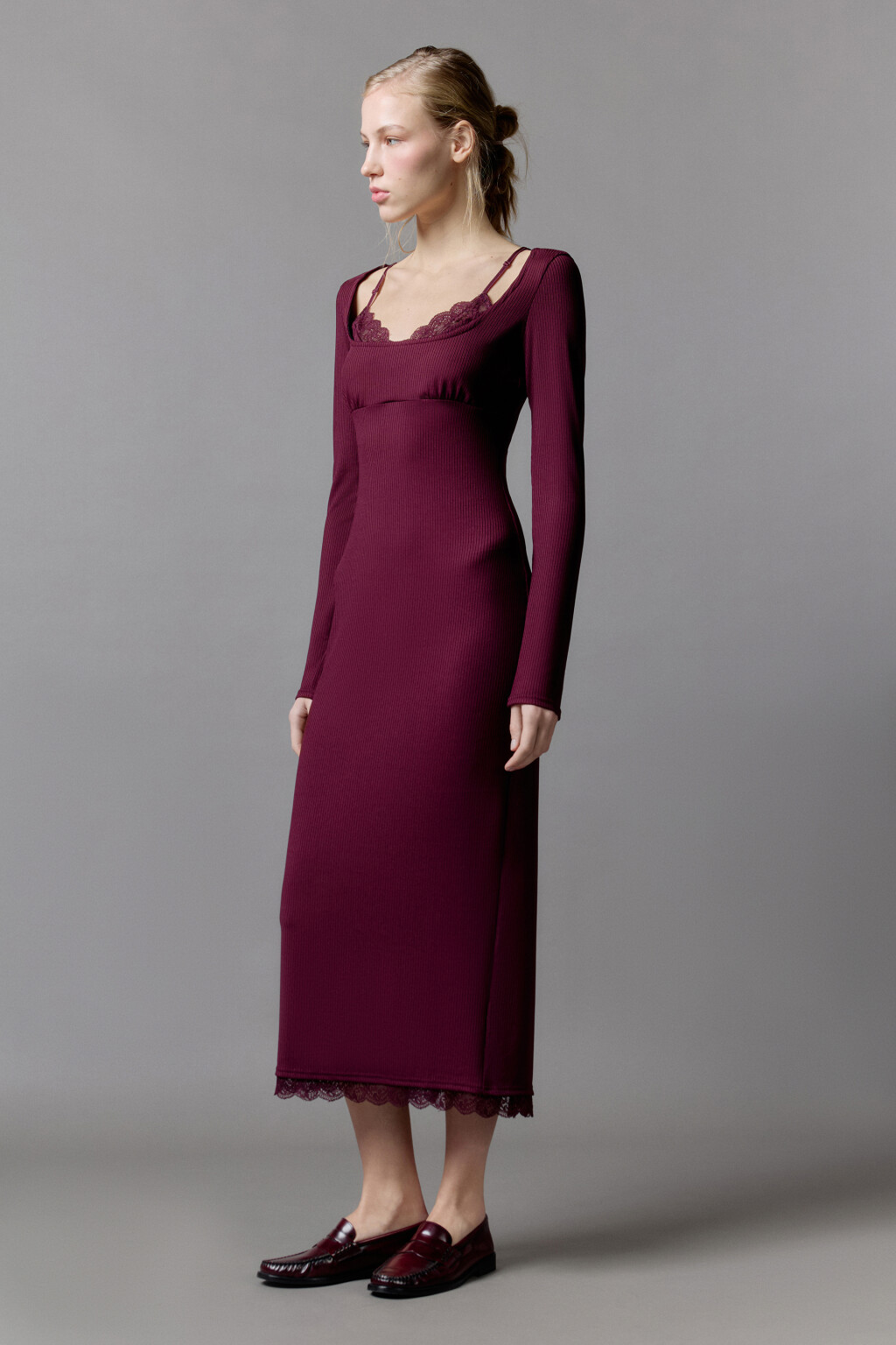 Платье миди в рубчик с кружевной отделкой - цвет бордовый - 3