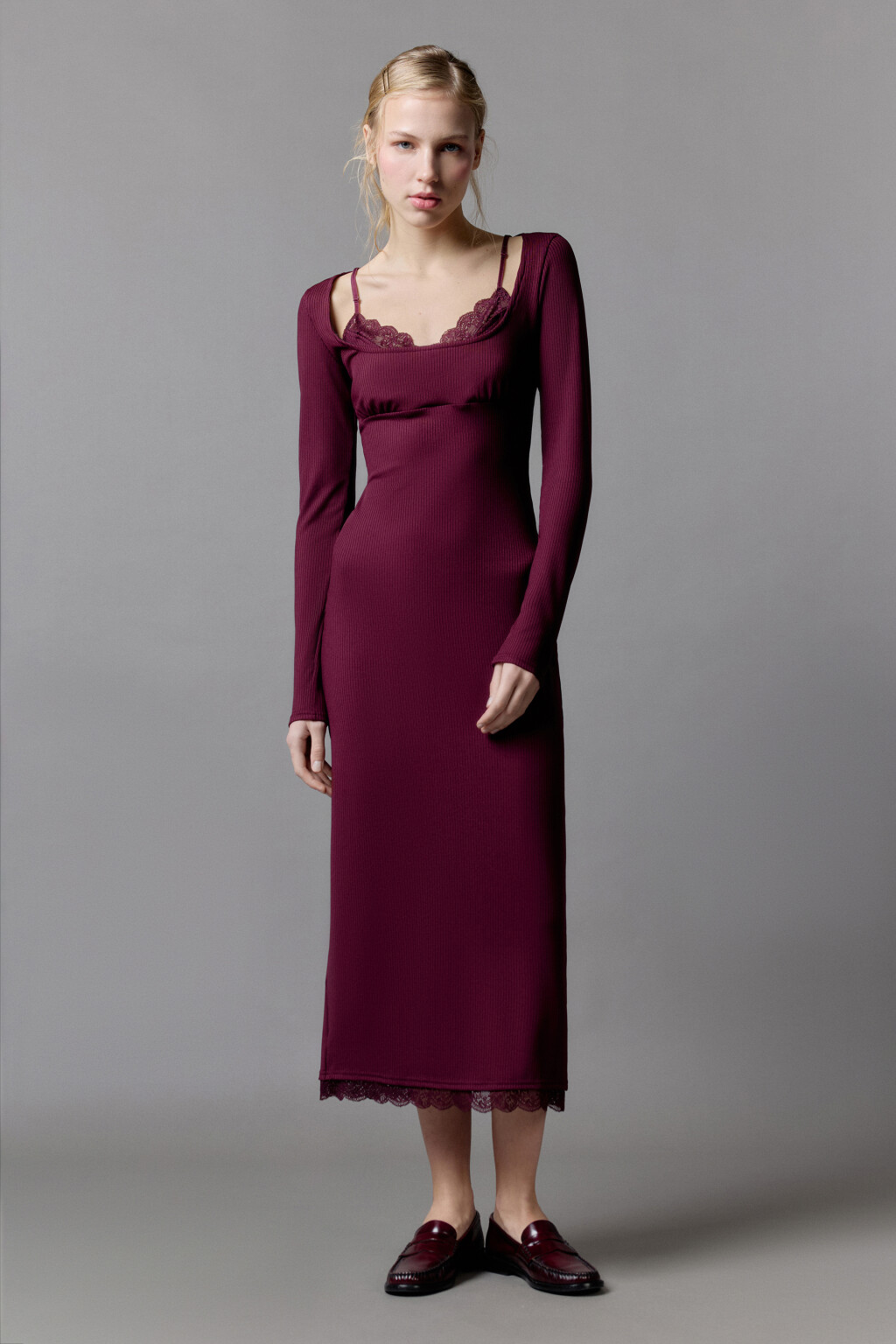 Платье миди в рубчик с кружевной отделкой - цвет бордовый - 5