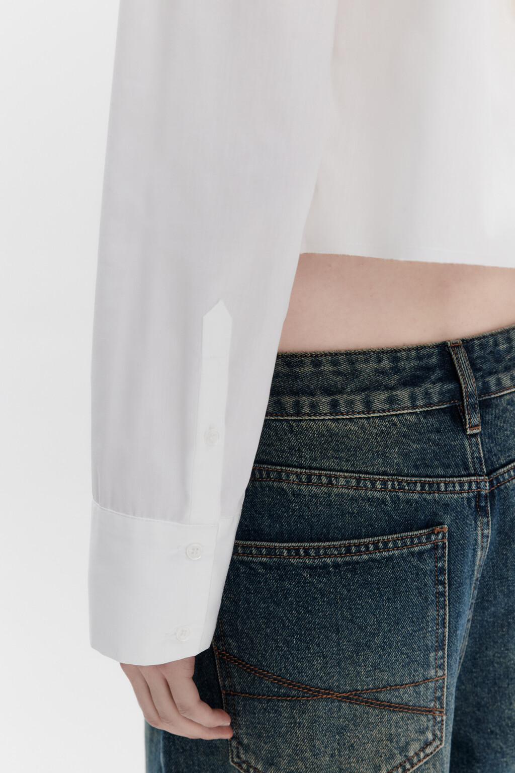 Рубашка укороченная с воланами и цветком - цвет белый - 8