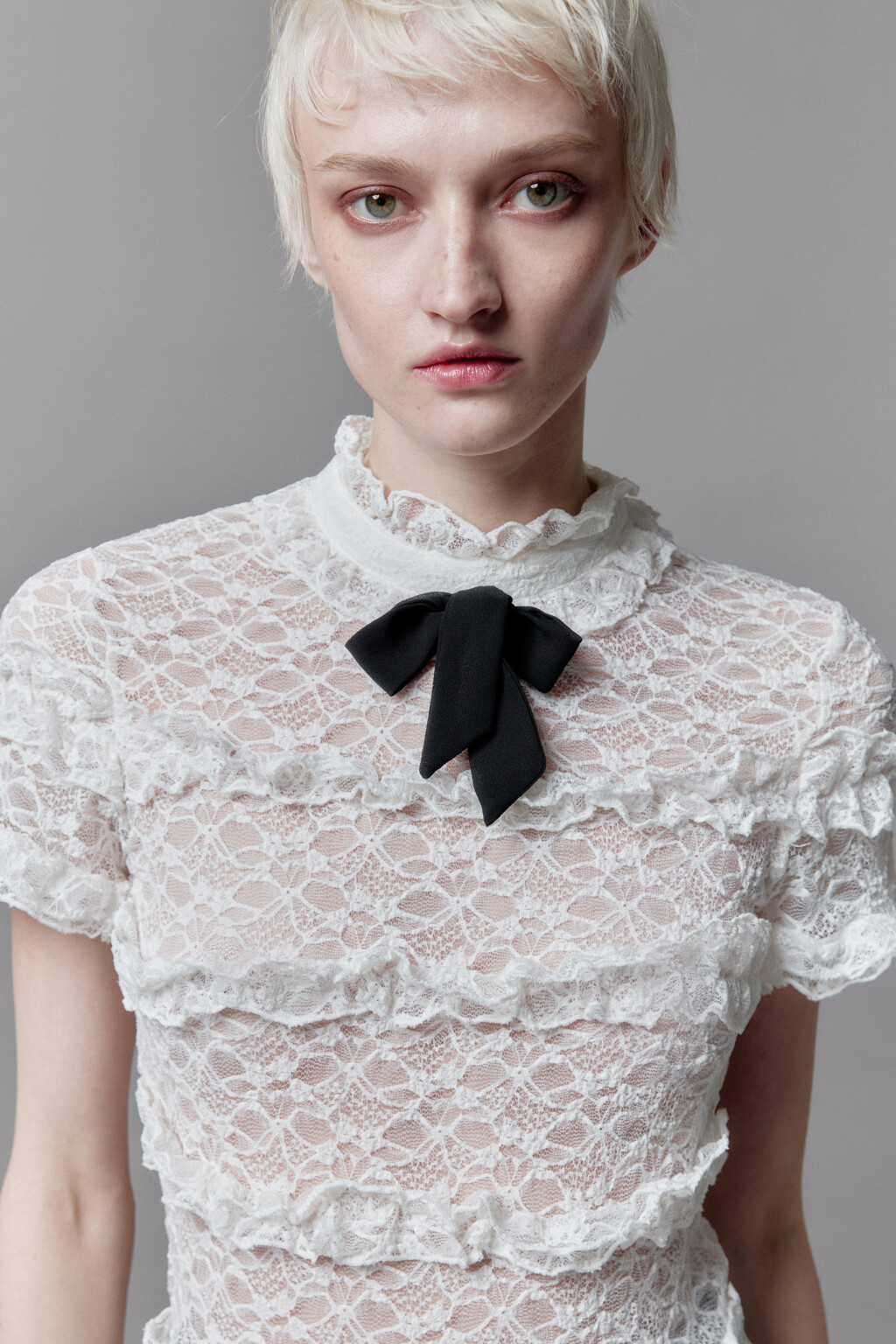 Блузка кружевная с оборками и бантом - цвет белый - 1