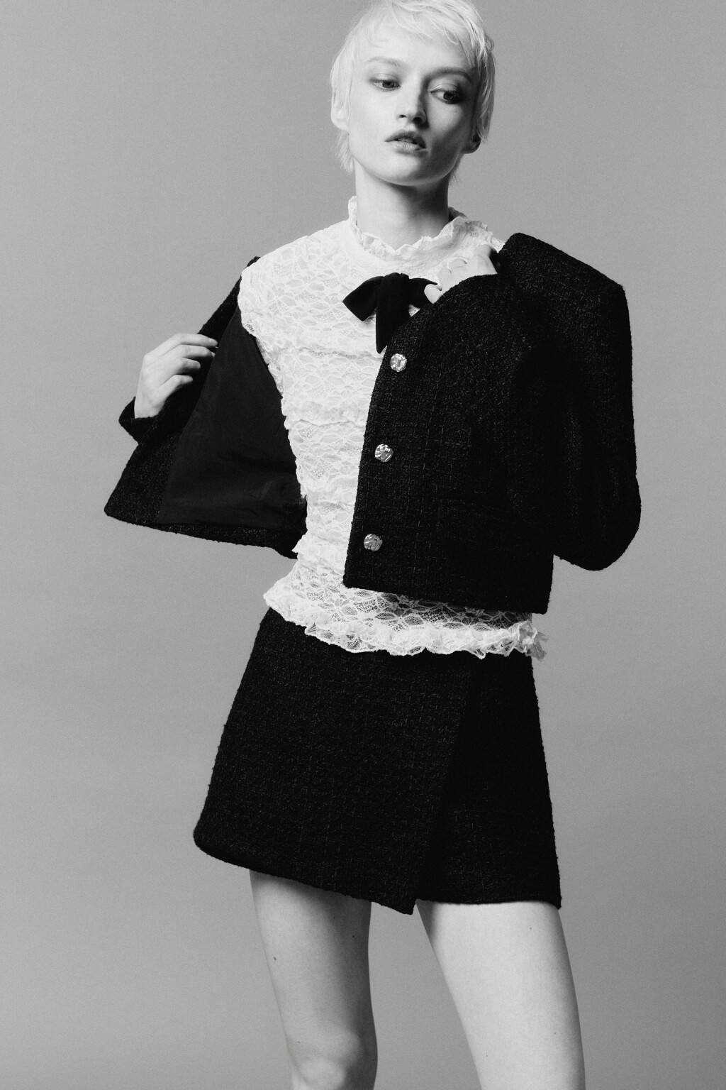 Блузка кружевная с оборками и бантом - цвет белый - 2