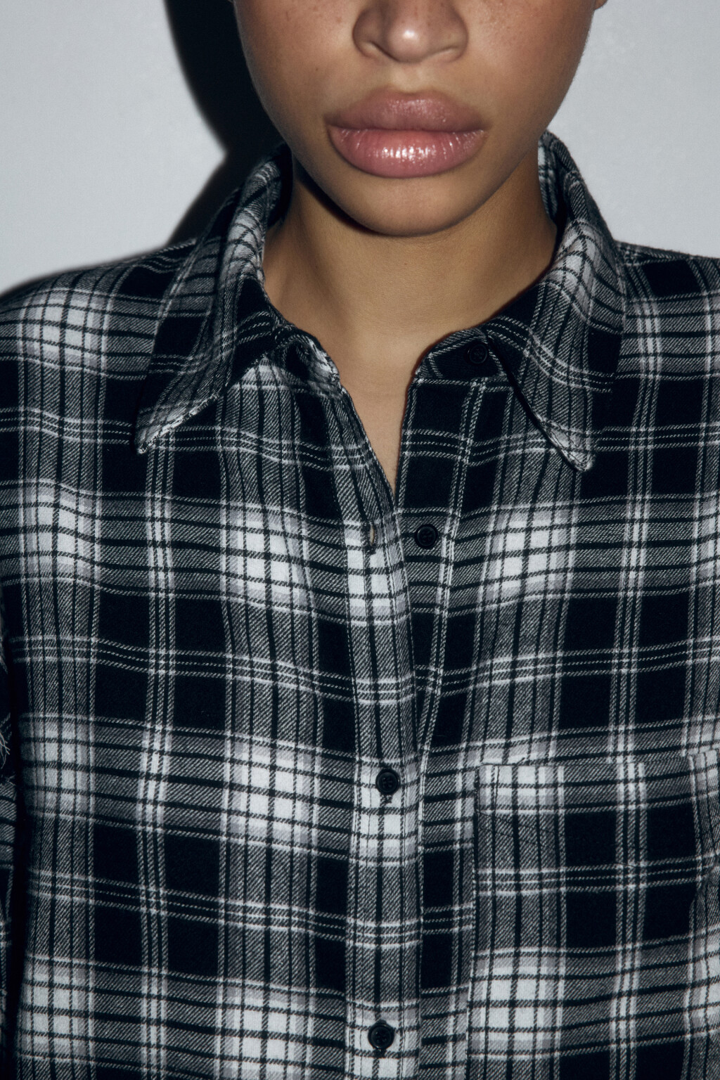 Рубашка oversize клетчатая с бахромой по низу - цвет черный - 6