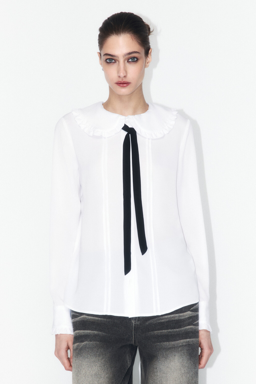 Блузка с оборками и галстуком - цвет белый - 4
