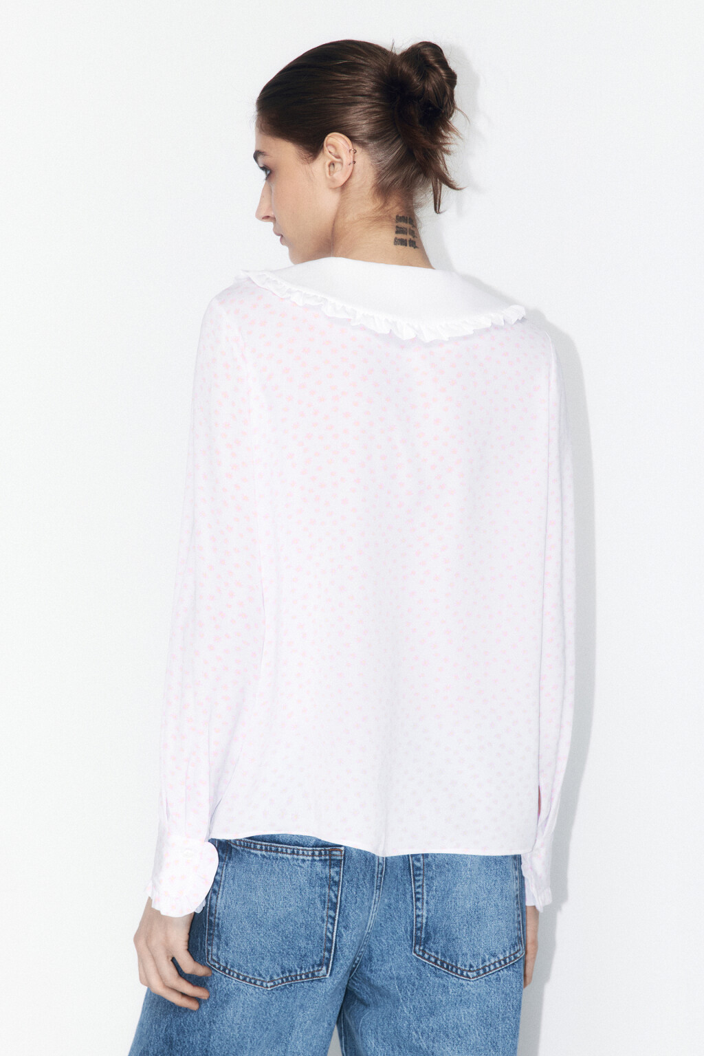 Блузка с оборками и галстуком - цвет мультиколор - 4