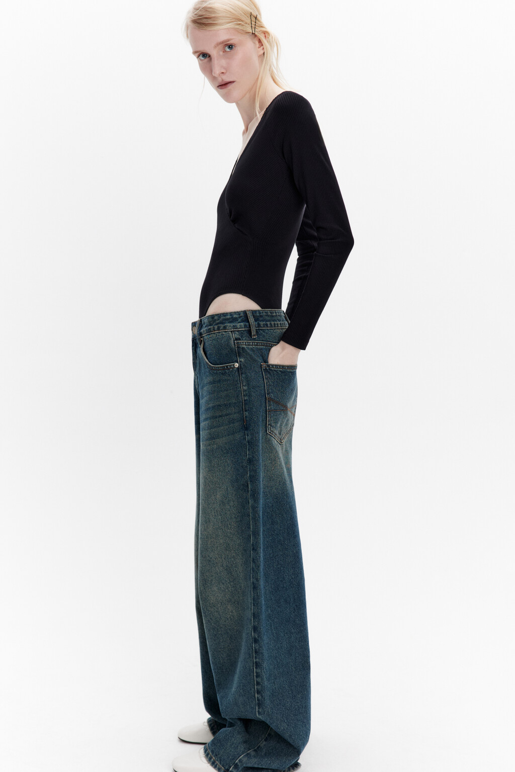 Блузка-боди в рубчик с кружевной отделкой - цвет черный - 1