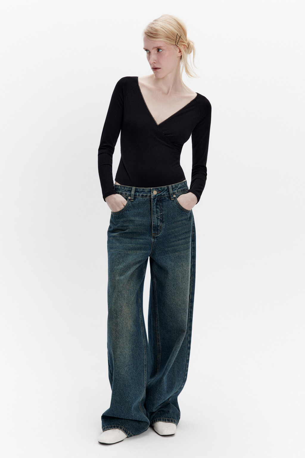 Блузка-боди в рубчик с кружевной отделкой - цвет черный - 5