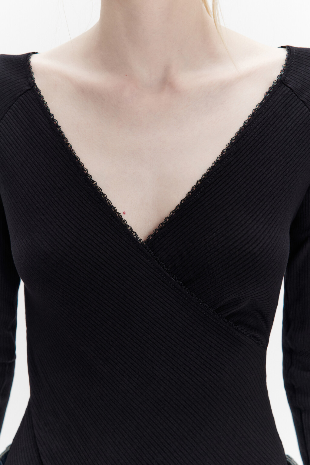 Блузка-боди в рубчик с кружевной отделкой - цвет черный - 6