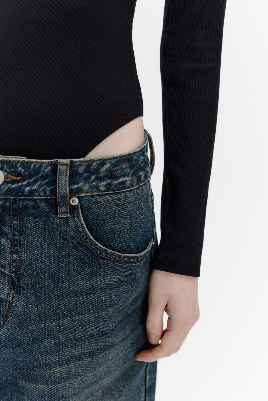 Блузка-боди в рубчик с кружевной отделкой - цвет черный - 7