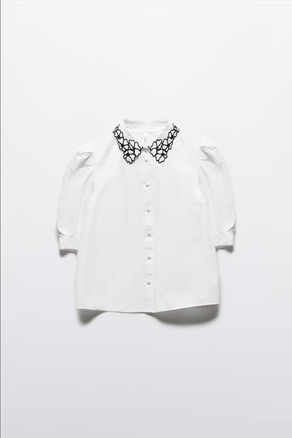 Блузка с вышивкой на воротнике и рукавами-фонариками - цвет белый - 8