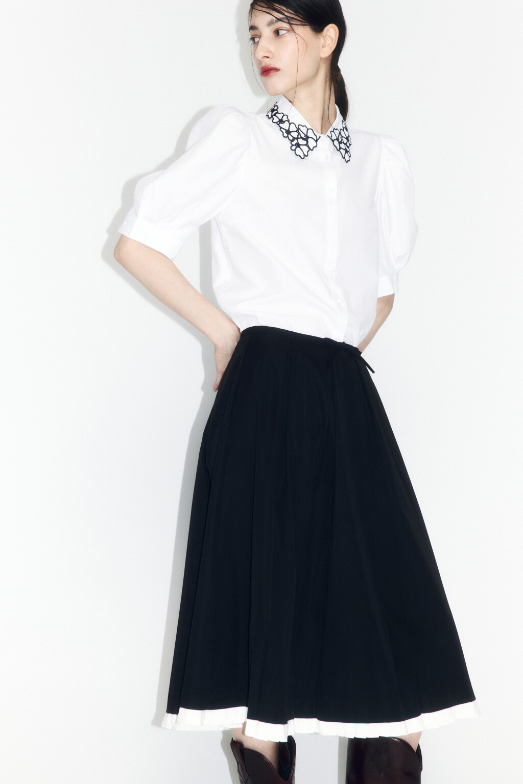 Блузка с вышивкой на воротнике и рукавами-фонариками - цвет белый - 2