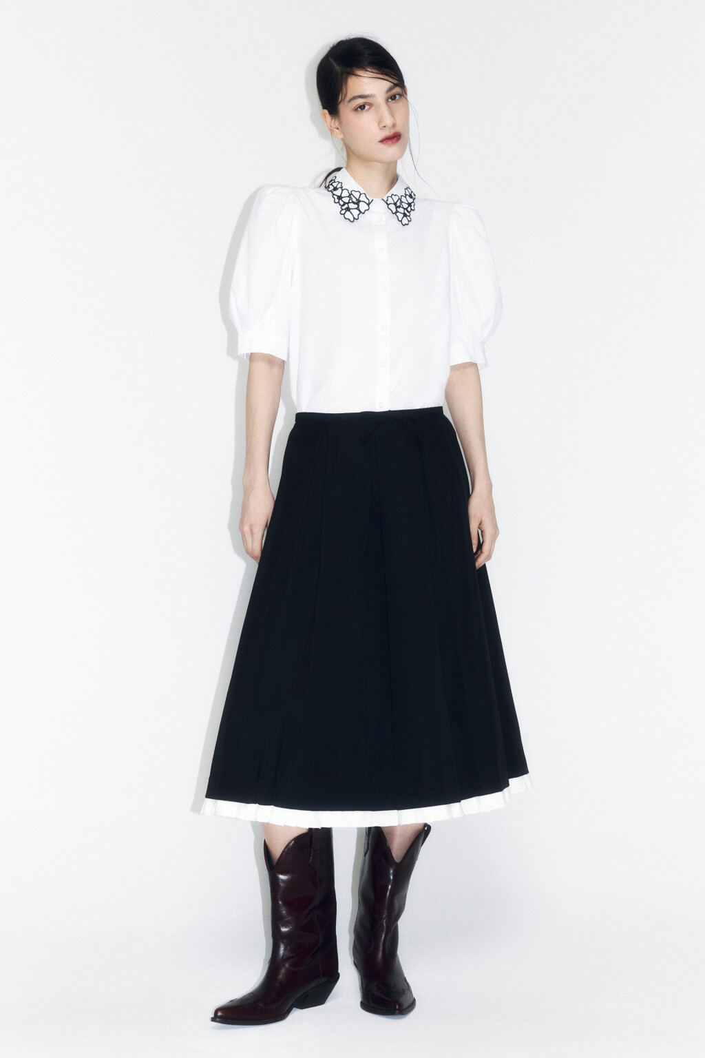 Блузка с вышивкой на воротнике и рукавами-фонариками - цвет белый - 5