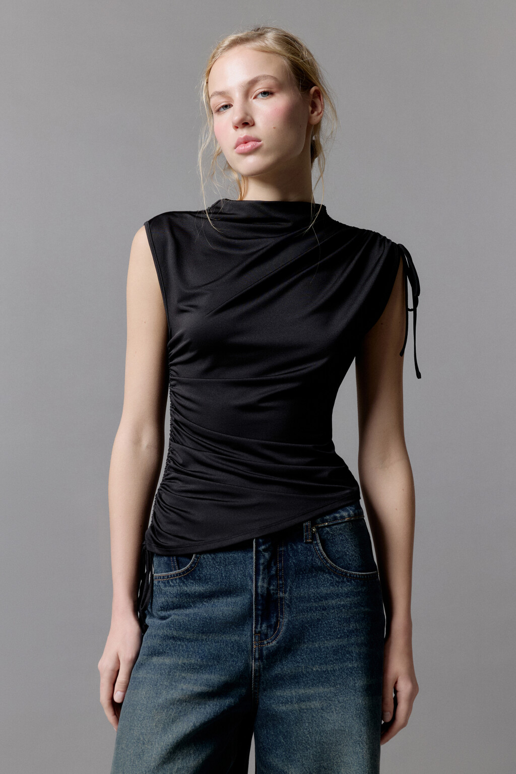 Блузка облегающая с драпировками и завязками - цвет черный - 1