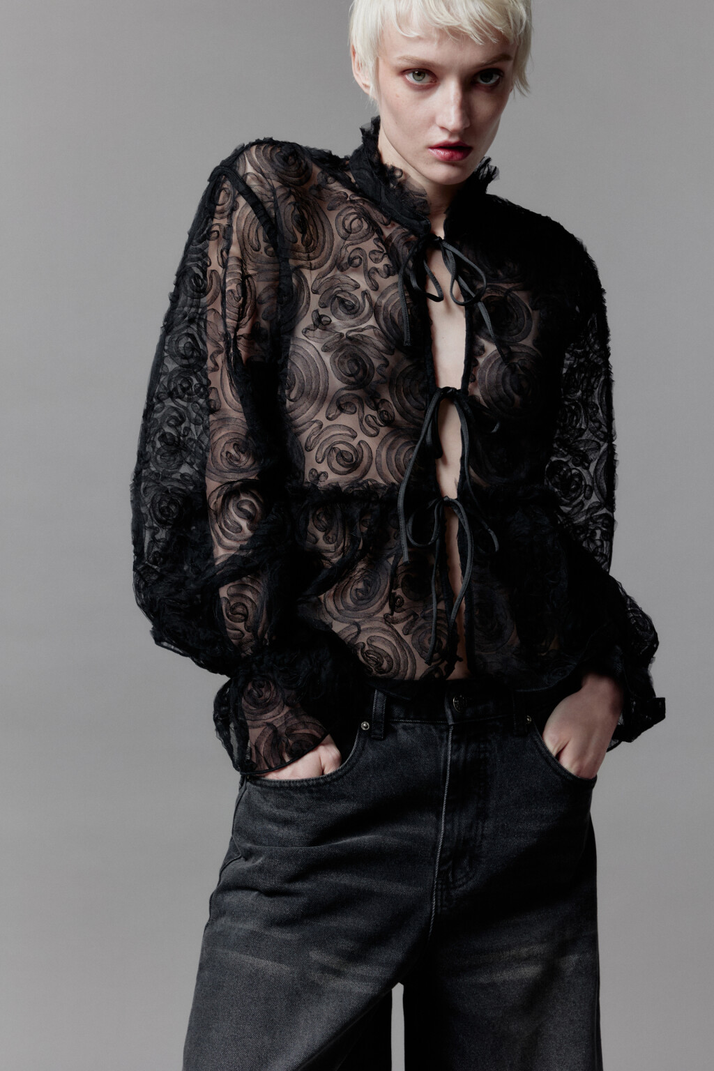 Блузка из сетки с баской и воланами - цвет черный - 1