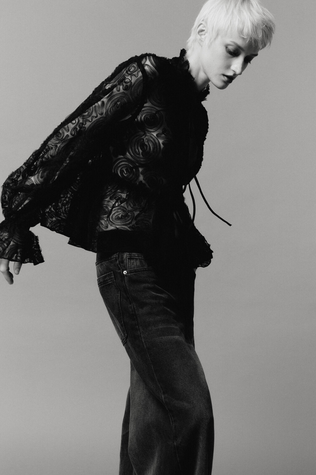 Блузка из сетки с баской и воланами - цвет черный - 2