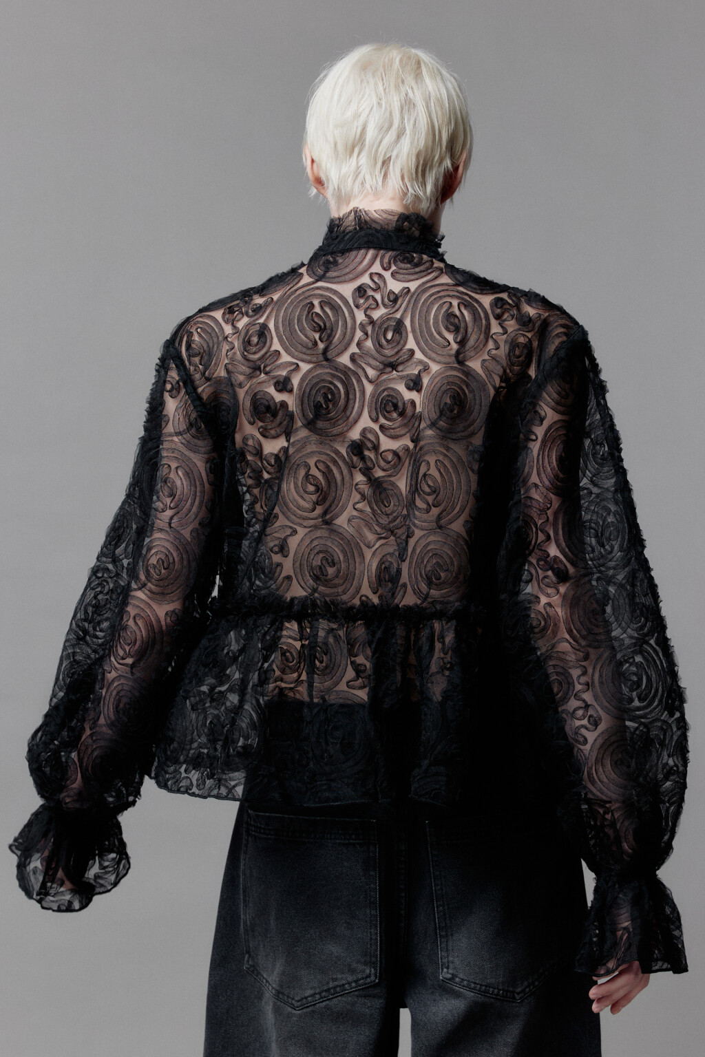 Блузка из сетки с баской и воланами - цвет черный - 5