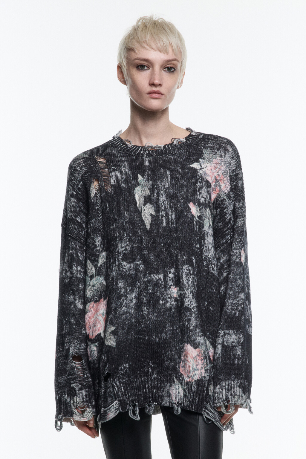 Джемпер вязаный рваный с цветочным принтом - цвет черный - 3
