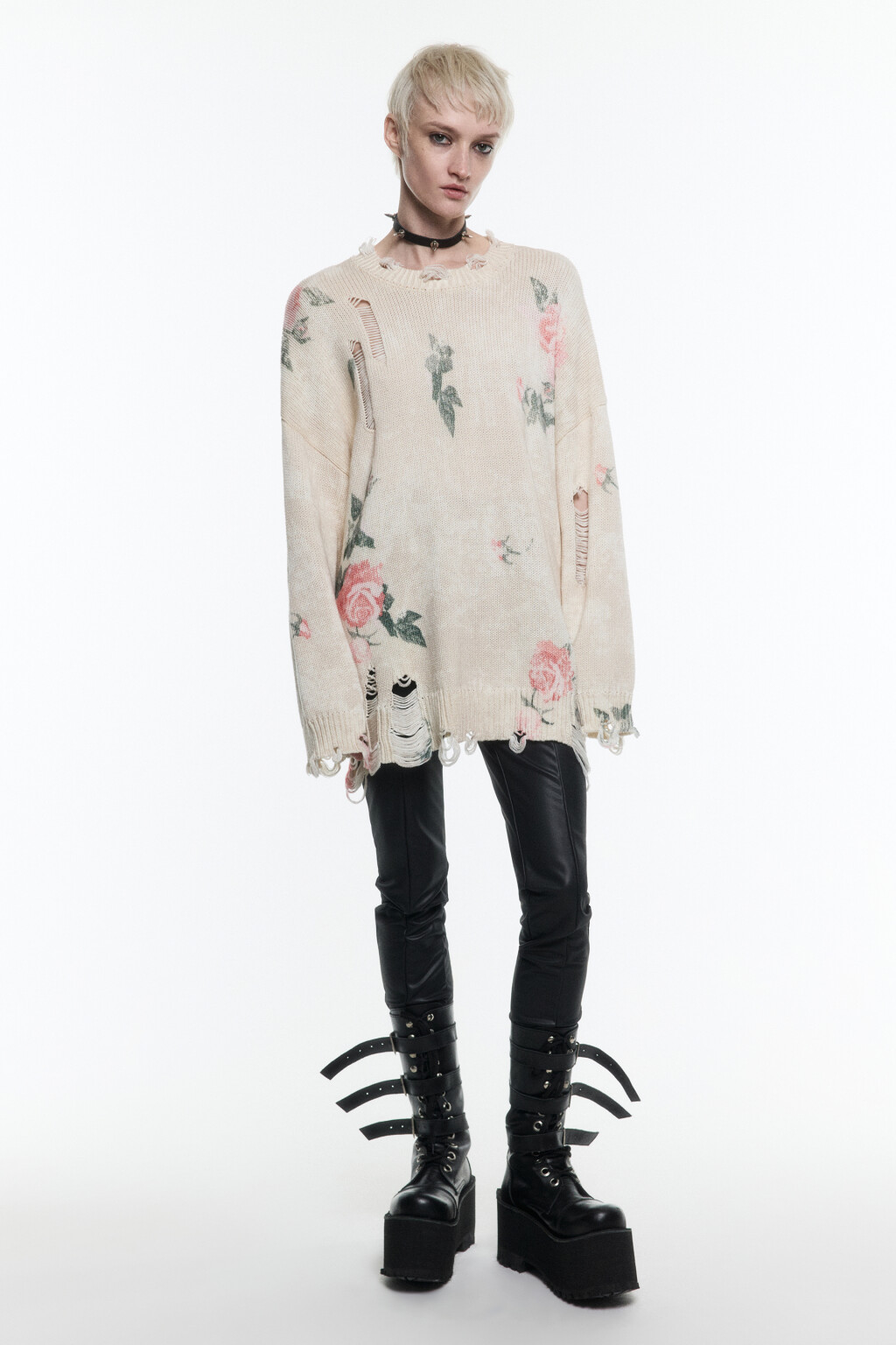 Джемпер вязаный рваный с цветочным принтом - цвет белый - 6