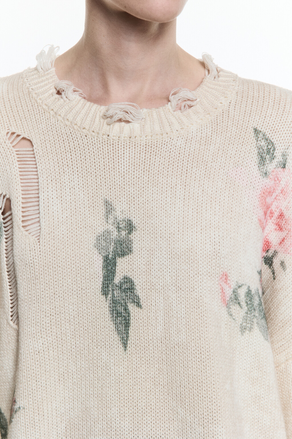 Джемпер вязаный рваный с цветочным принтом - цвет белый - 7
