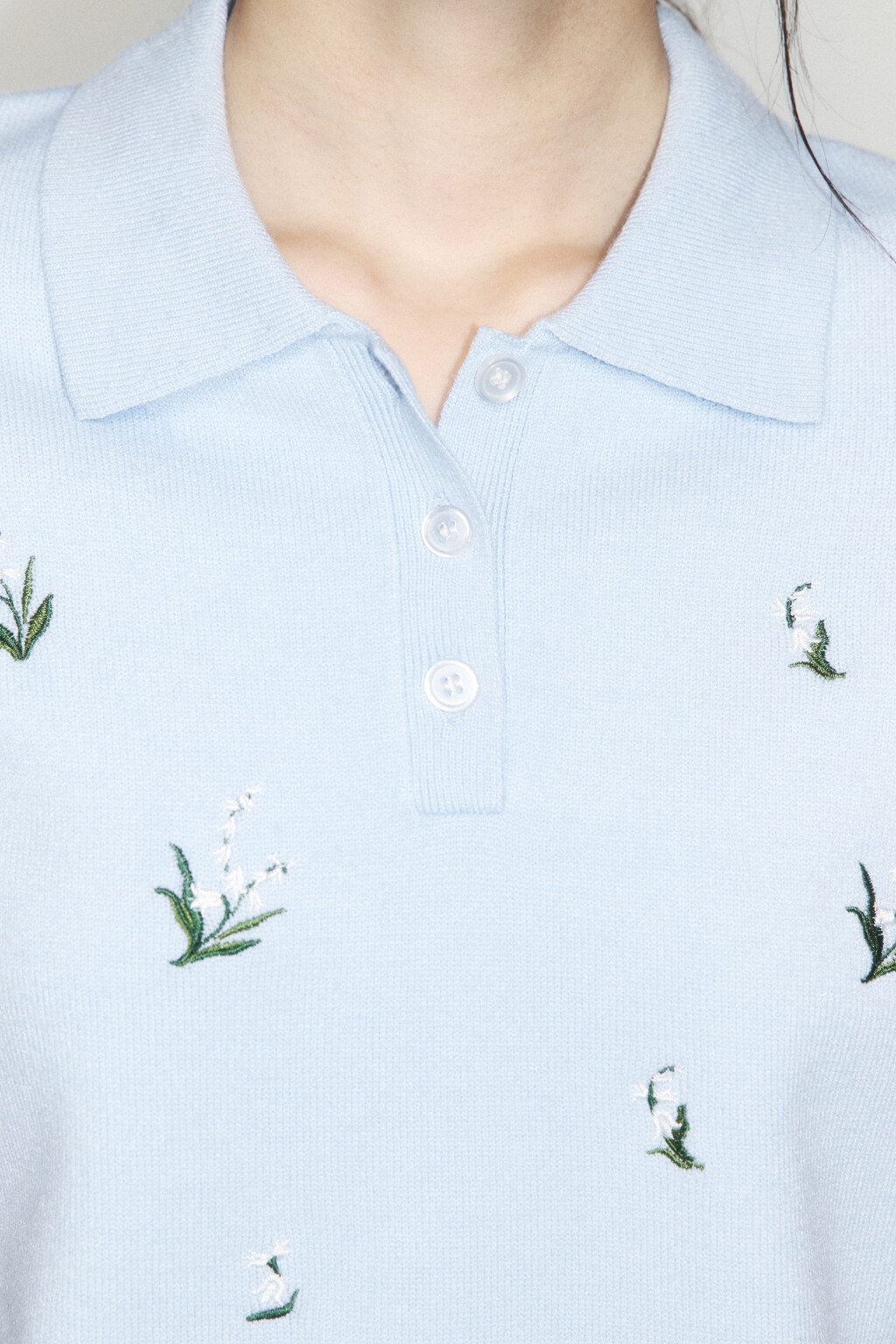 Футболка-поло вязаная укороченная с вышивкой - цвет голубой - 5