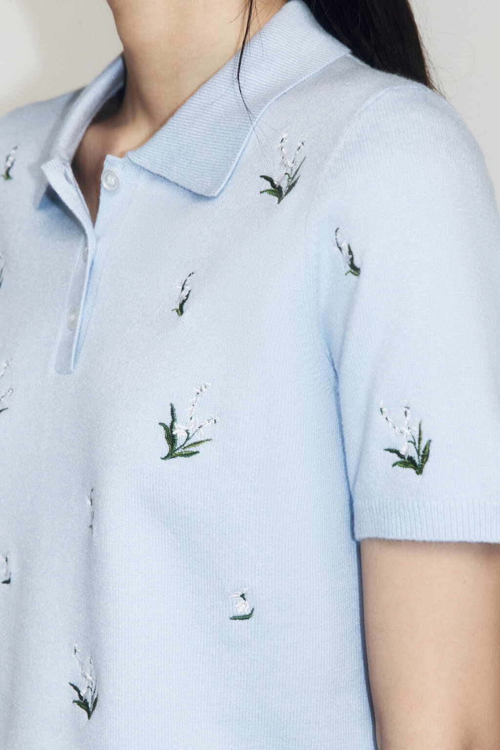 Футболка-поло вязаная укороченная с вышивкой - цвет голубой - 6