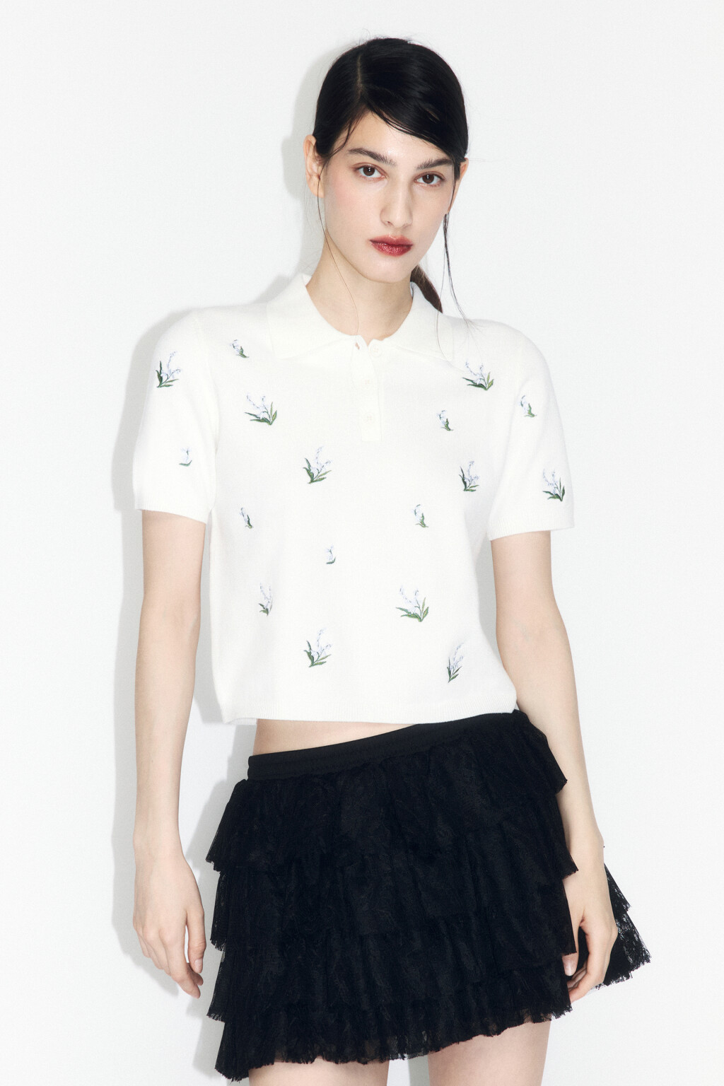 Футболка-поло вязаная укороченная с вышивкой - цвет молочный - 2