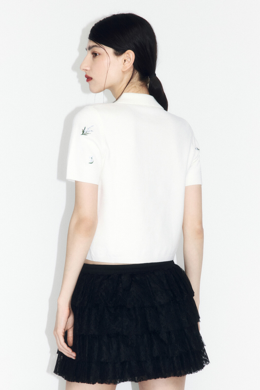 Футболка-поло вязаная укороченная с вышивкой - цвет молочный - 3