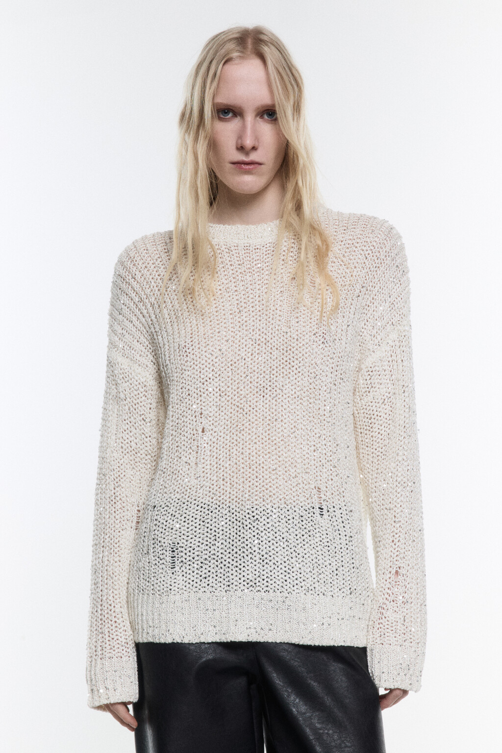 Джемпер вязаный в рубчик с пайетками - цвет молочный - 2