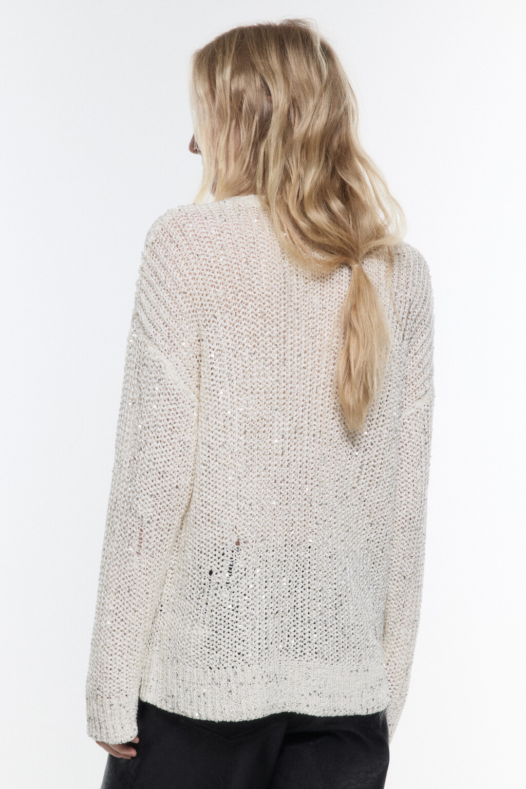 Джемпер вязаный в рубчик с пайетками - цвет молочный - 4