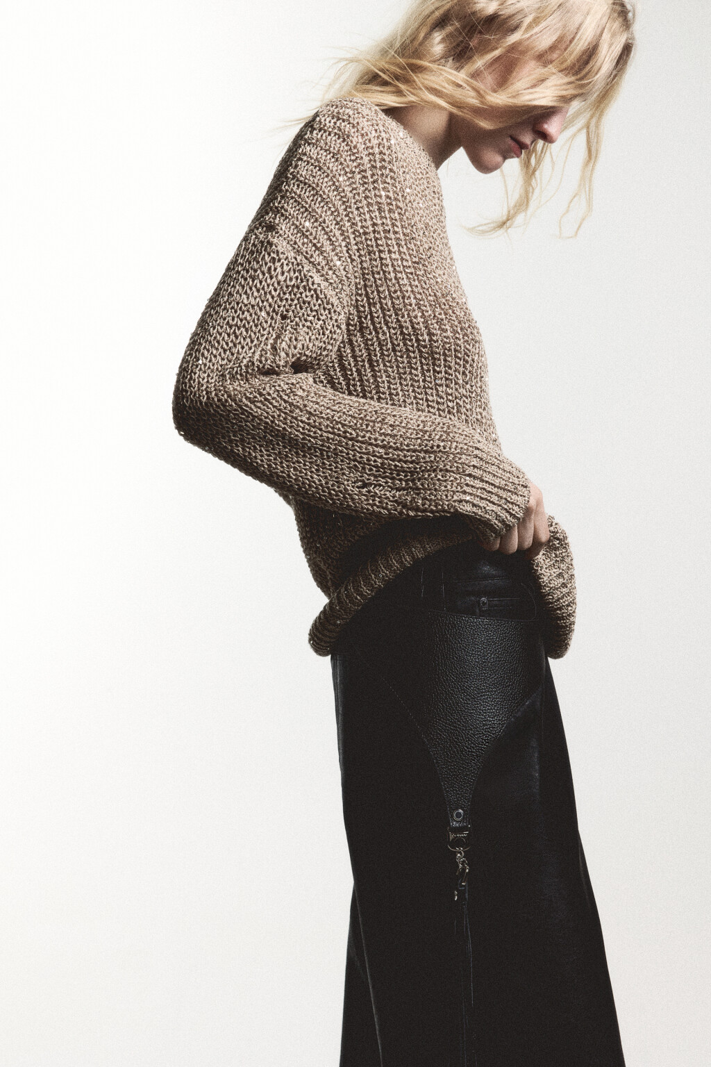 Джемпер вязаный в рубчик с пайетками - цвет бежевый - 1