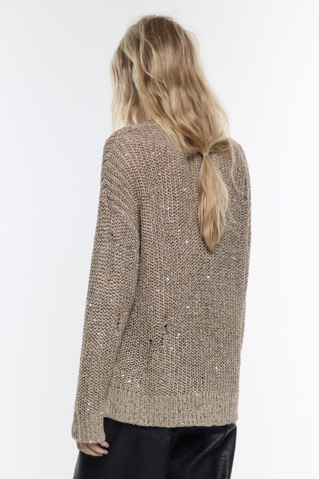 Джемпер вязаный в рубчик с пайетками - цвет бежевый - 5