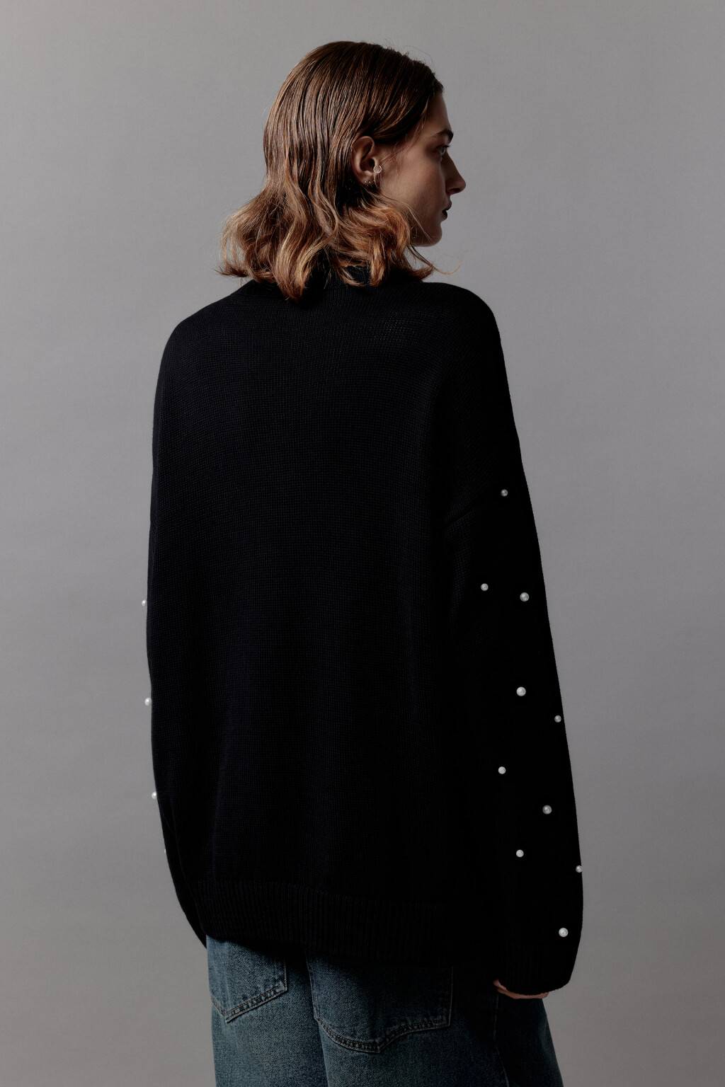 Джемпер вязаный с жемчужными бусинами - цвет черный - 3