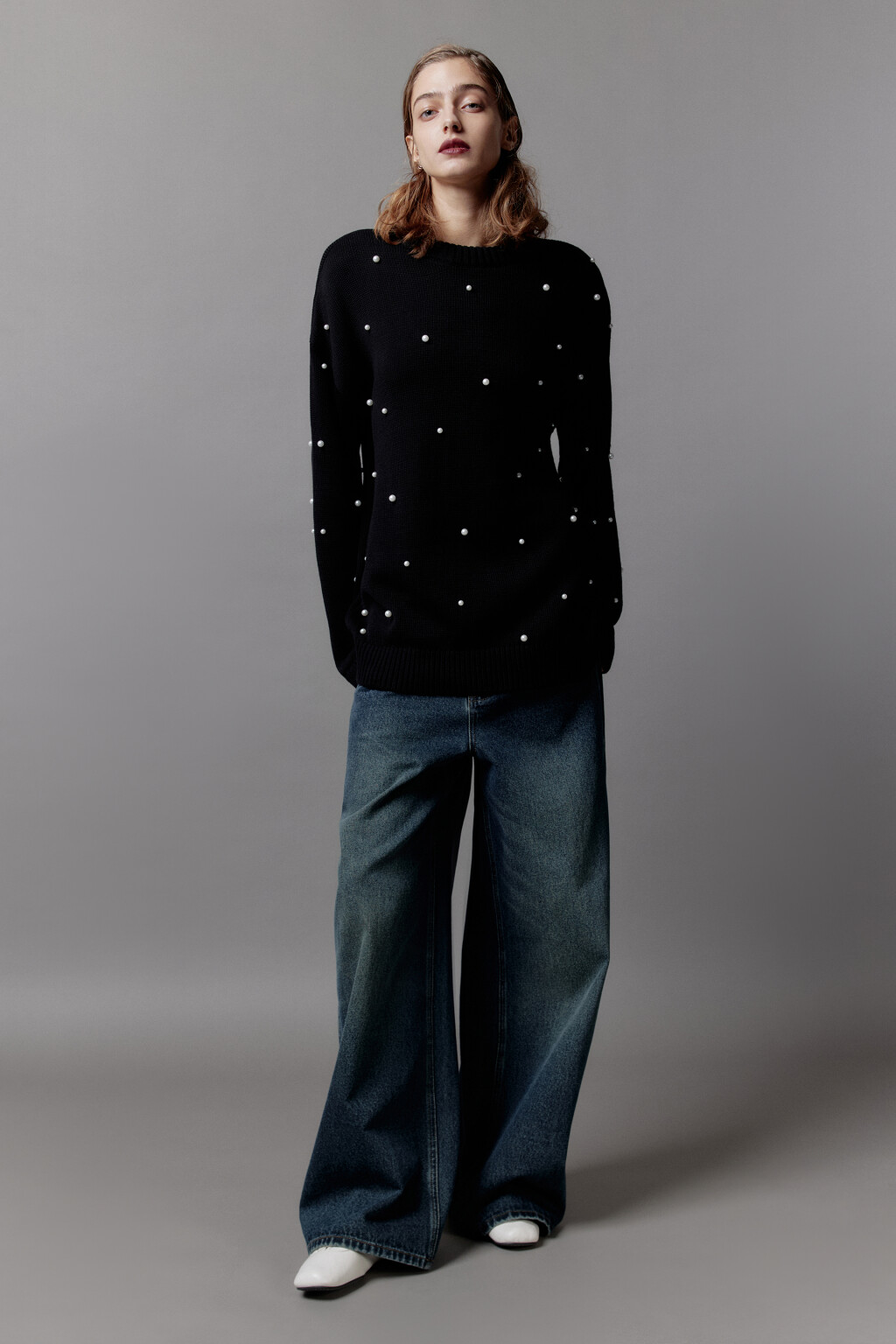 Джемпер вязаный с жемчужными бусинами - цвет черный - 4
