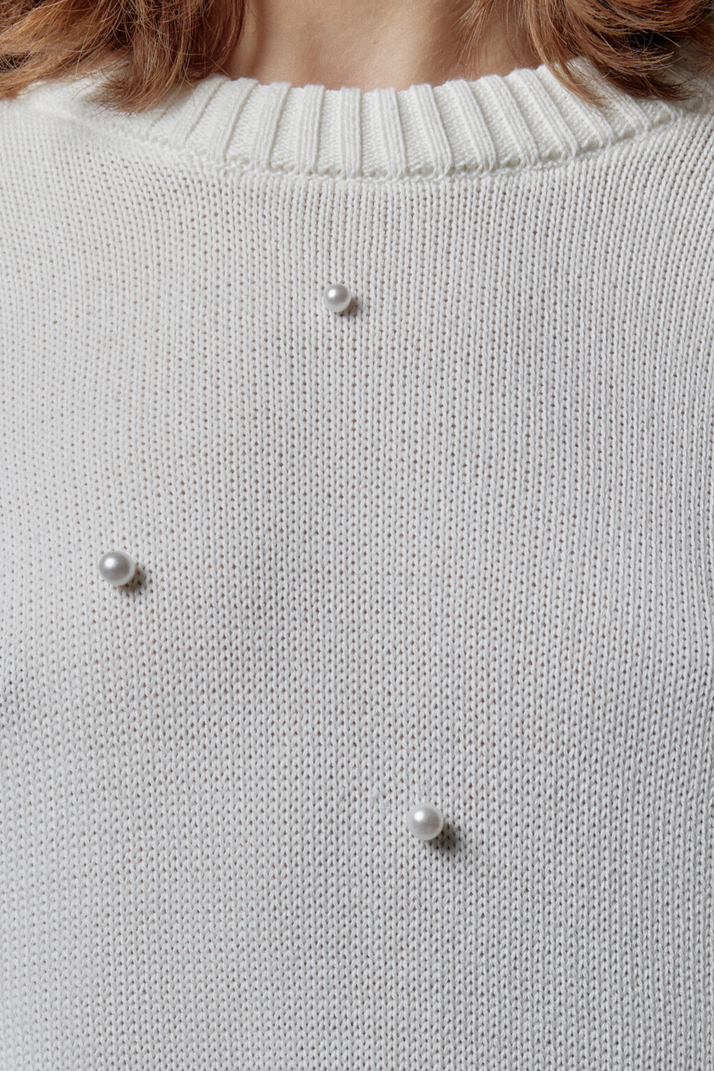 Джемпер вязаный с жемчужными бусинами - цвет молочный - 4